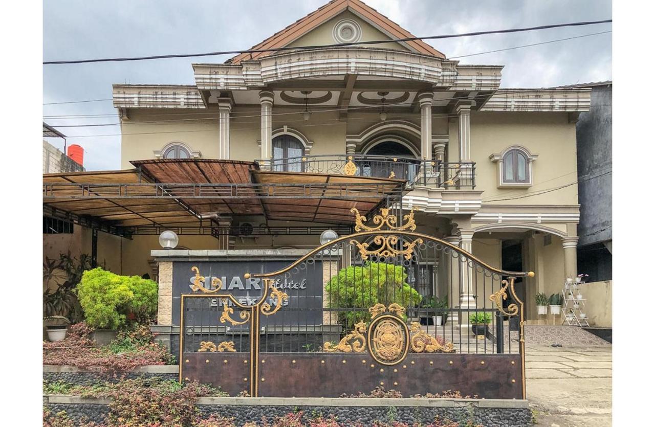 Sinar Hotel Enrekang ภายนอก รูปภาพ