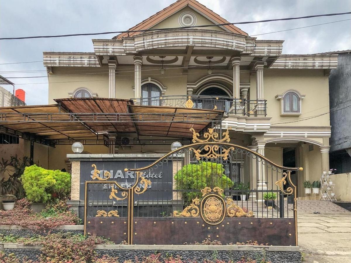 Sinar Hotel Enrekang ภายนอก รูปภาพ